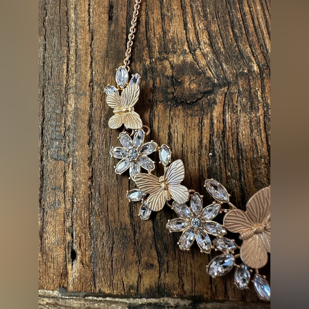 Delicate butterflies and Floral Gold Necklace - Picture 3 of 8